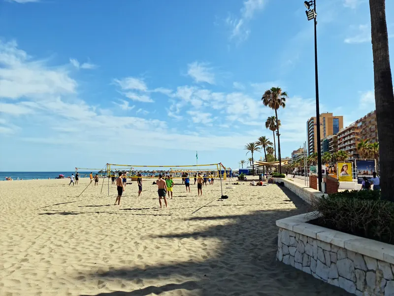 Paseo Marítimo – beach and promenade side by side
