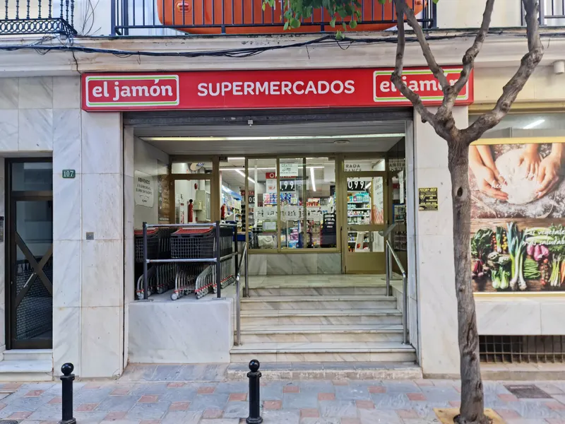 Grocery store 10 metres away