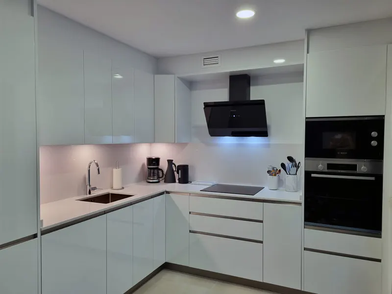 Large, fully equipped kitchen