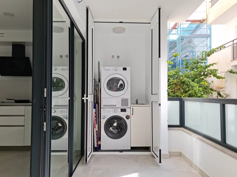 Washing machine and tumble dryer